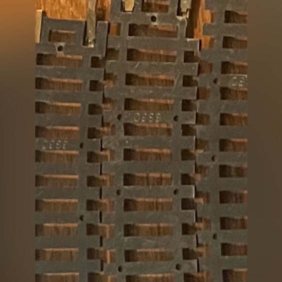 Vintage Lionel train tracks ; total of 5 curved tracks pieces - Picture 3 of 8